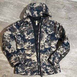 Lolë Camouflage Ultralight Down Puffer Jacket